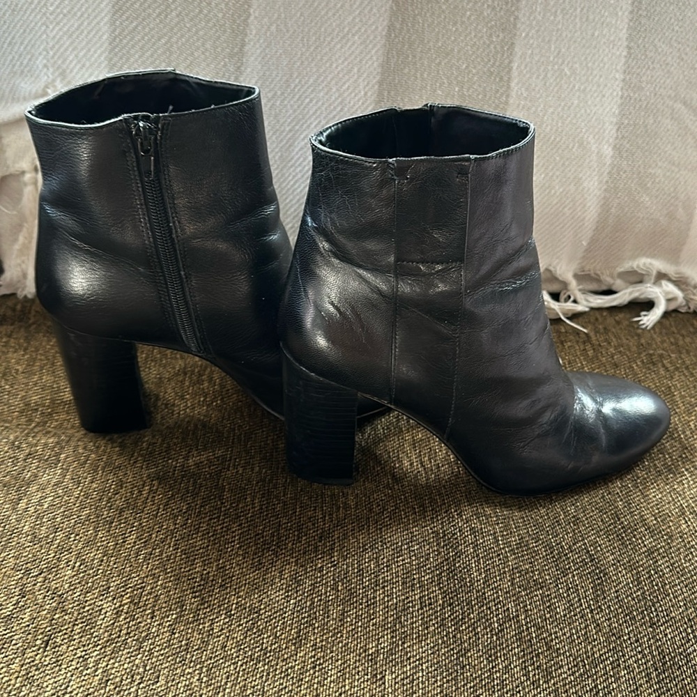 Nine West Black Leather ankle boots. Leather upper.